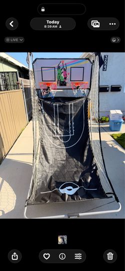 Foldable basketball court