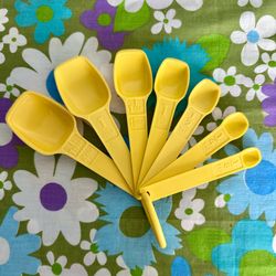 Vintage Yellow Tupperware Full Set Measuring Spoons (7) With Ring