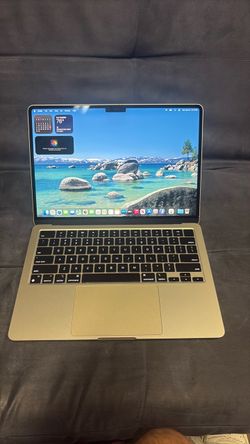Macbook M2 8GB 256 gb - Perfect for school or work