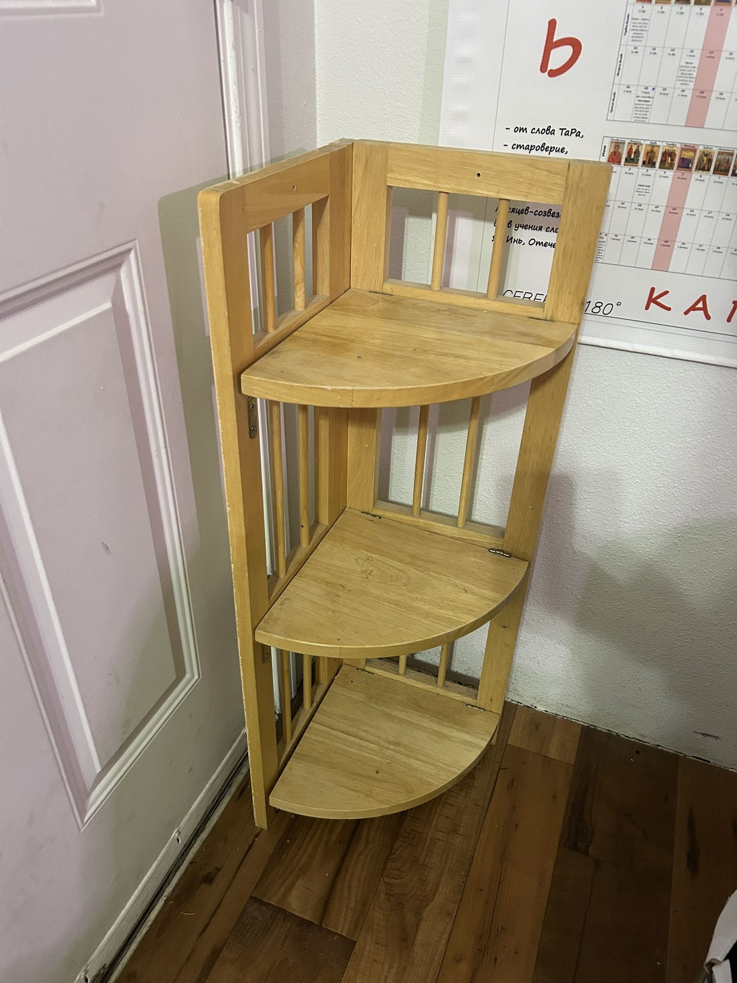 Corner stand With 3 shelves 