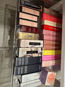 Lipgloss/ Lipstick
