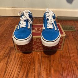 Light Blue Vans Low top GS. Size 4 