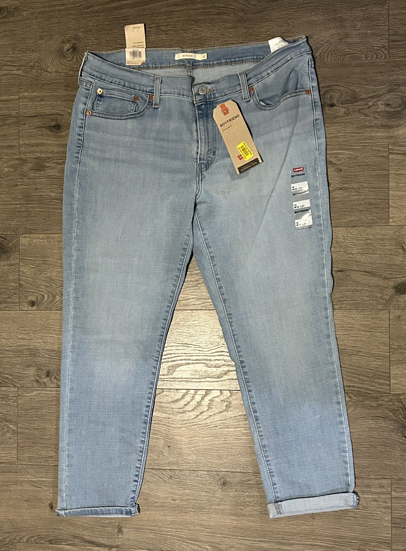 Levi’s Boyfriend Mid Rise Relaxed Through Hip And Thigh Tapered Leg Size 14 W32 L27 New