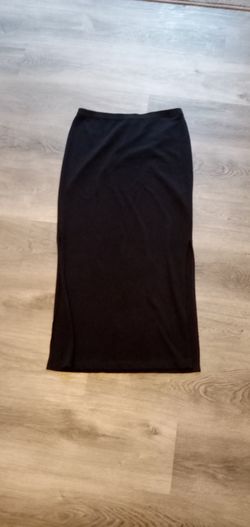 Gap knit long straight skirt w/ slits. S