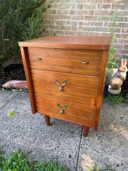 Mid-Century Modern Vintage Mahogany side table by Huntley  3-Drawer Nightstand brass leaf handles
