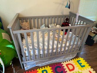 Delta 3-N-1 Gray Convertible Crib W/ Matress