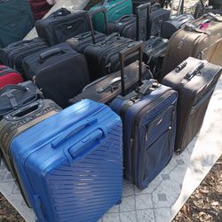 LOTS OF NICE LUGGAGE 