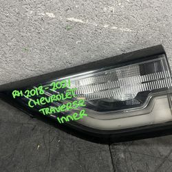 2018-2019-2020-2021 CHEVROLET TRAVERSE RIGHT INNER LIGHT OEM USED #9447