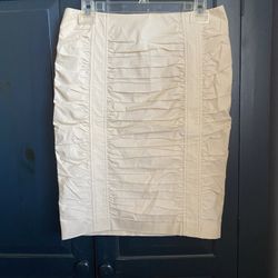 Women’s BEBE Cotton/Spandex Cream Color Front Pleated Lined Skirt… Size 6. Waist-29”. Length 20 1/2”