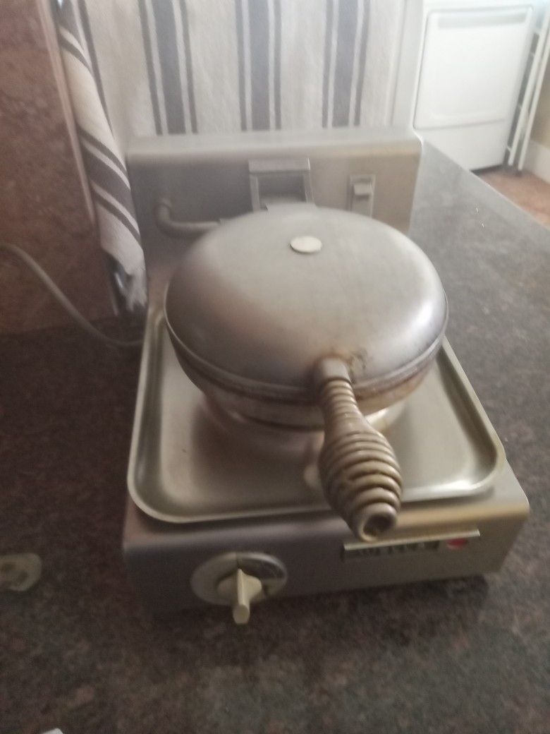Wells Waffle Maker