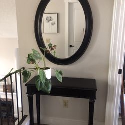 Beautiful Decorative Mirror And Table 