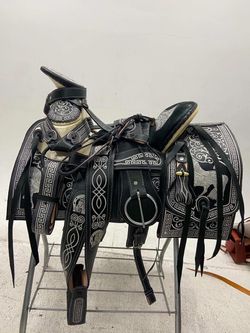 Montura charra bordada