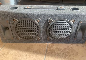 2 Pairs Speaker Boxes & 30FT Pro Grade of Speaker wire.