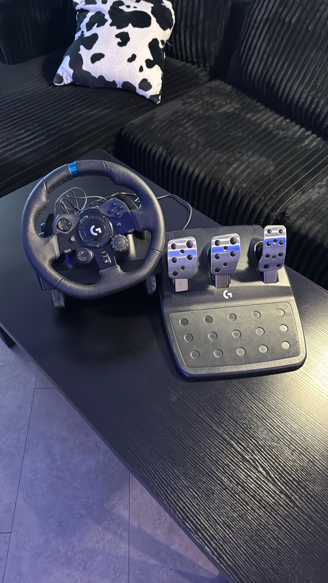 Logitech G923 Racing Wheel + Pedals (TrueForce) β For PC, PS4, PS5