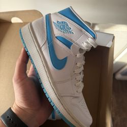 Jordan 1 UNC Mid 7.5 Woman’s 