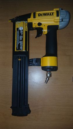 DeWalt 18-Gauge Pneumatic Brad Nailer (DWFP12233) - Great Condition