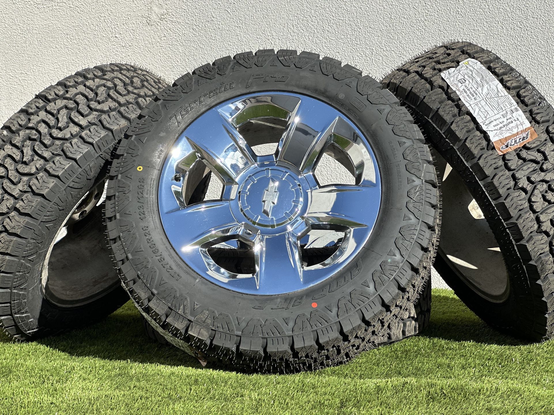 Chrome 20” Chevy wheels Silverado Tahoe rims AT tires 275/60R20 GMC Sierra Yukon Suburban 6x5.5