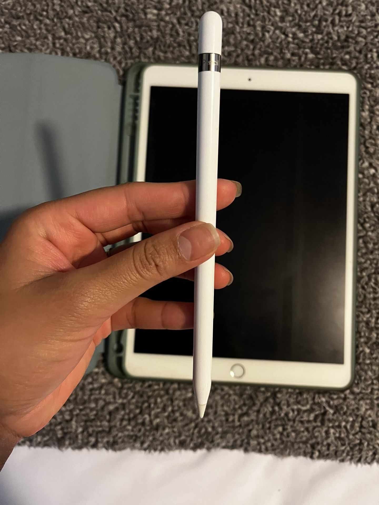 iPad Air (3rd Generation) 64GB in Silver and Apple Pencil