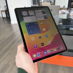 Apple 11" iPad Pro 64GB WiFi+Cellular! 90 day warranty! We offer financing!