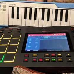 Akai Professional MPC live and keyboard