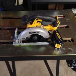 DeWalt 6 1/2"20V Max Circular Saw With Battery