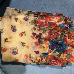 Floral scarf with a pastel yellow background 3 x 6 brand new item