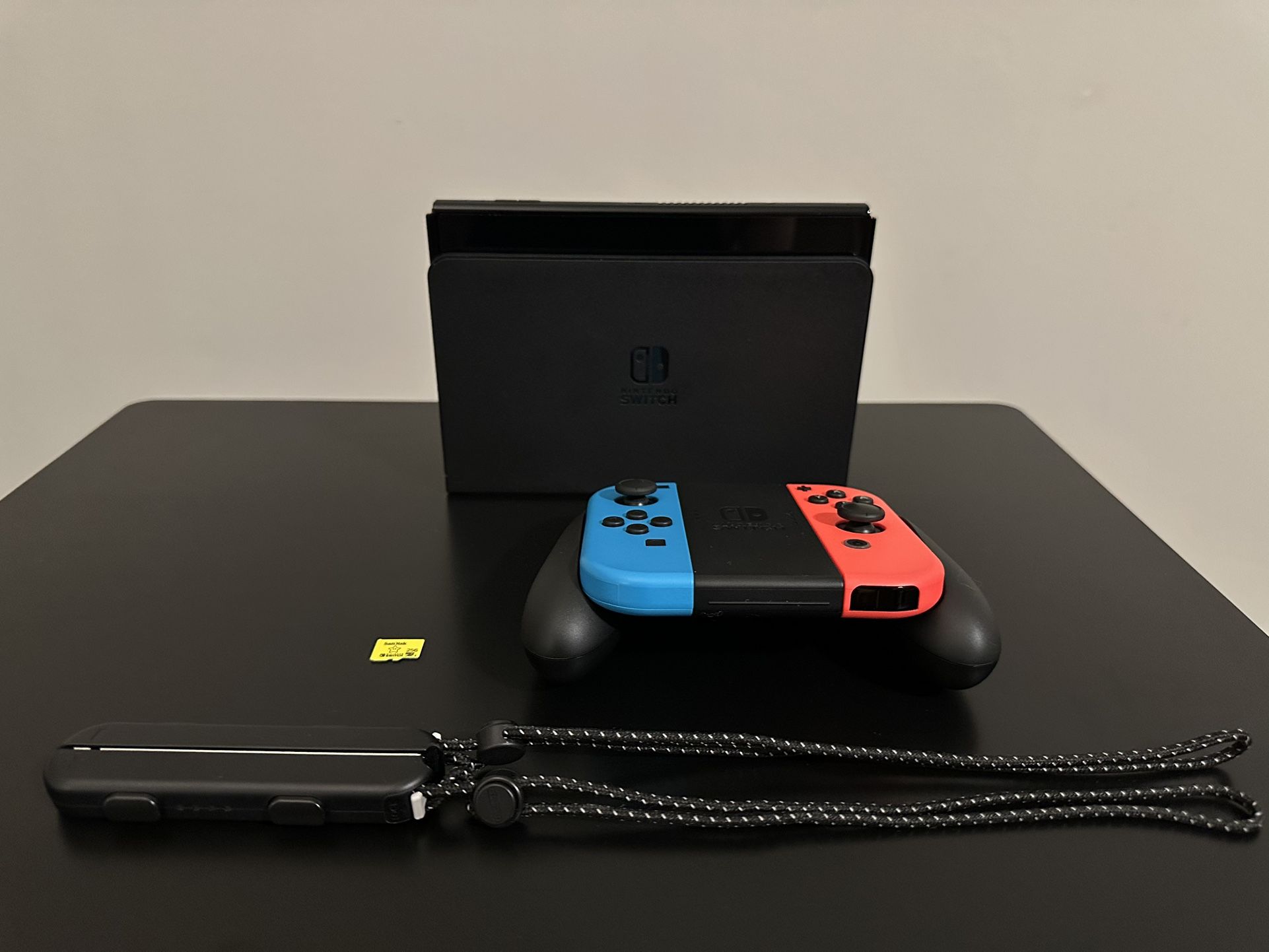 Nintendo Switch OLED + 256GB MicroSD + Box – Great Condition!