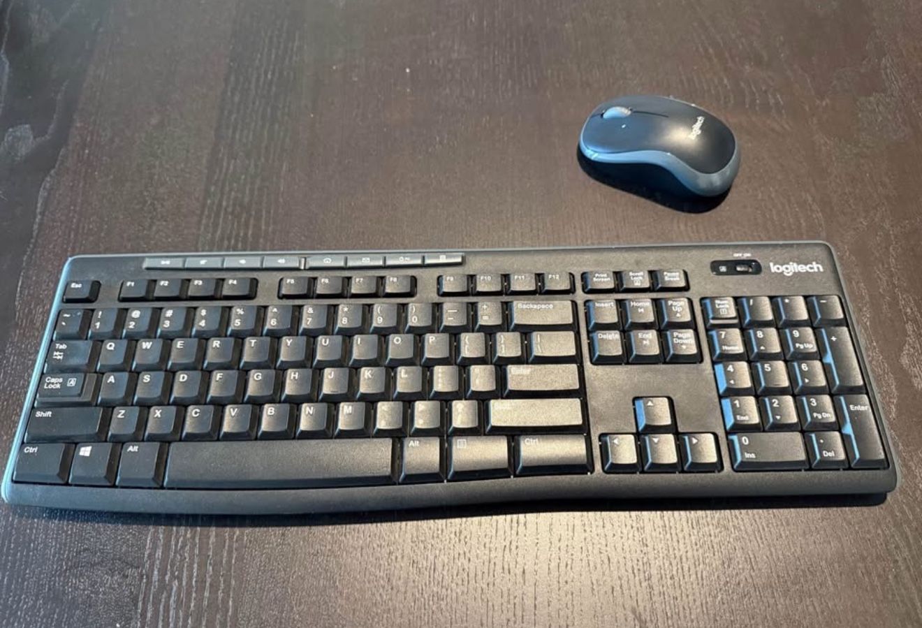 Logotech keyboard and mouse Wireless