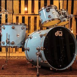 DW Collector’s Series Drum Set Robin’s Egg Blue Lacquer