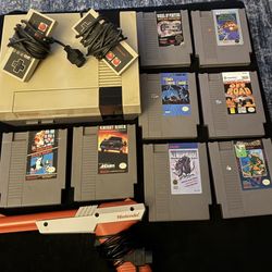 Original NES Nintendo System Console With 2 Controllers /  Gun Zapper , & 8 Games with all cables . 