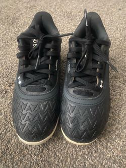 Baseball shoes