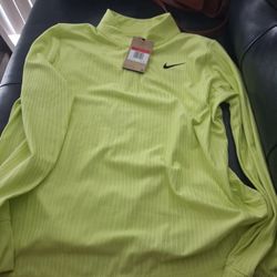 Woman's Nike Long Sleeve Shirt 