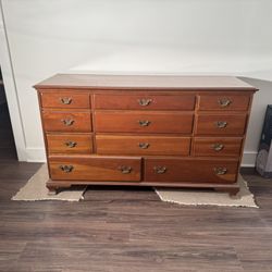 Thomasville Cherry Wood Dresser With Mirror