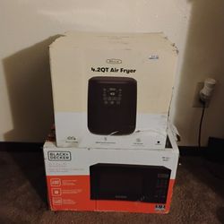Brand New Microwave And A Brand New Air Fryer 
