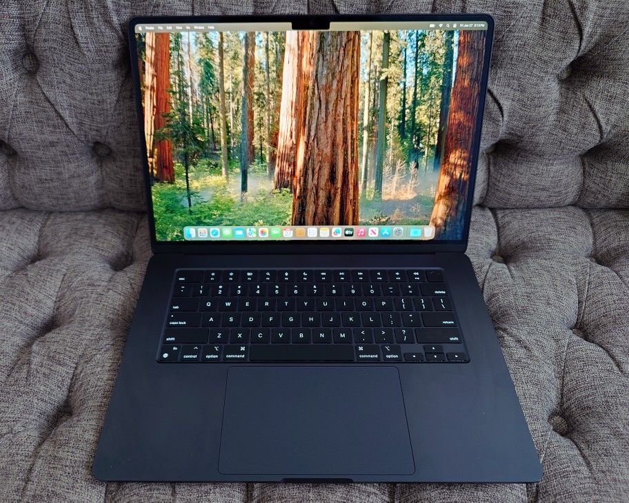 Apple MacBook Air (15-inch, M2, 2022)