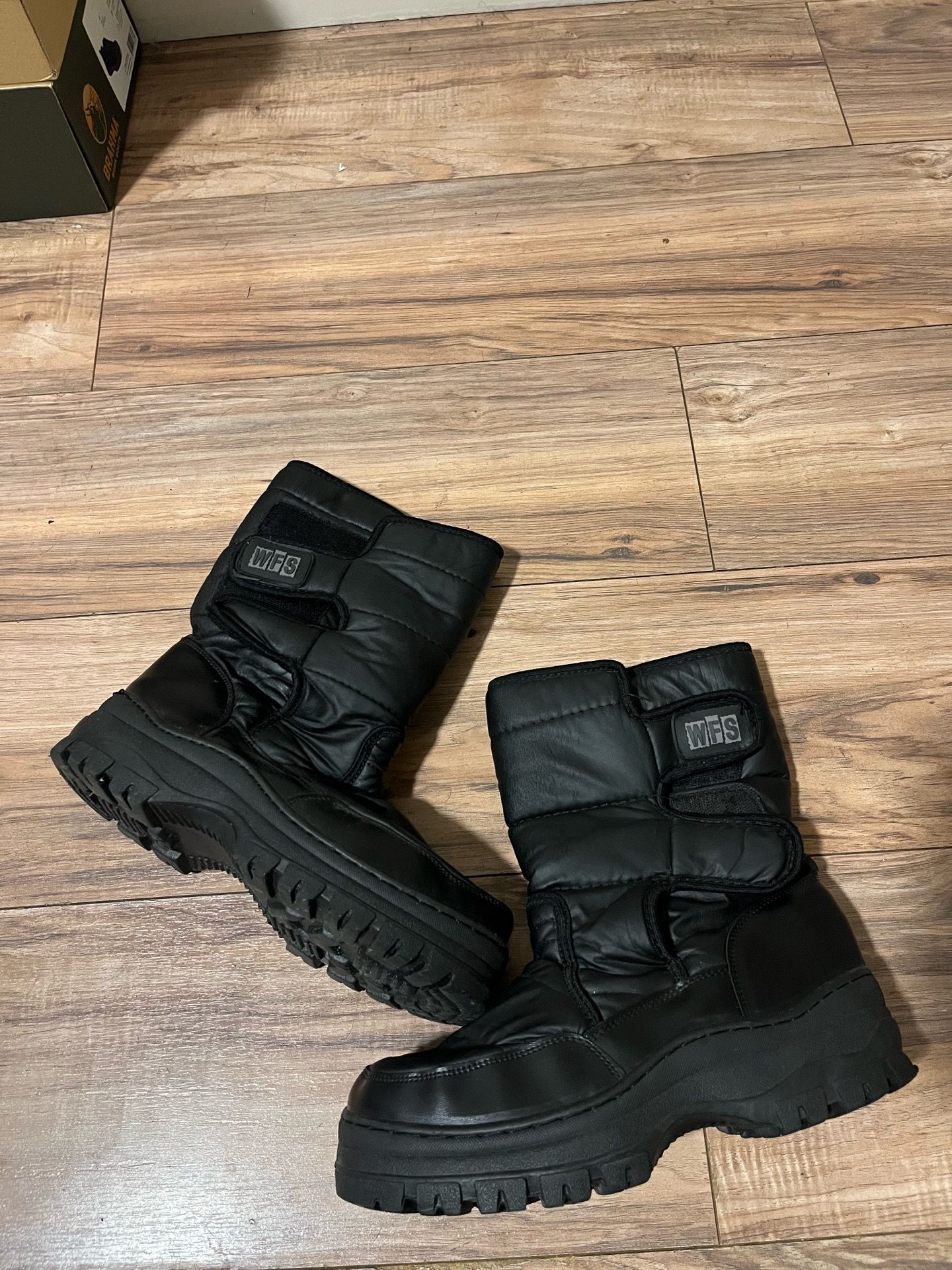 Snow boots size 10