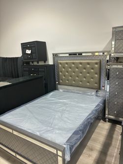New in box Lilian bed