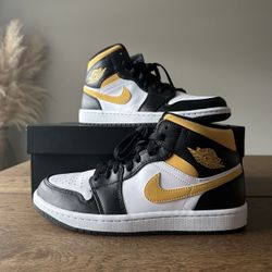 Jordan 1 Mid ‘Black University Gold’