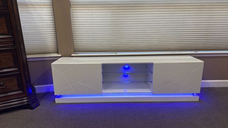 TV stand/entertainment cabinet
