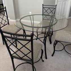 Beautiful And Simple Dining Table With Chairs