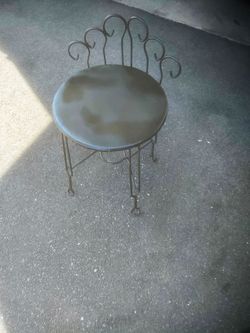 Metal plant stand