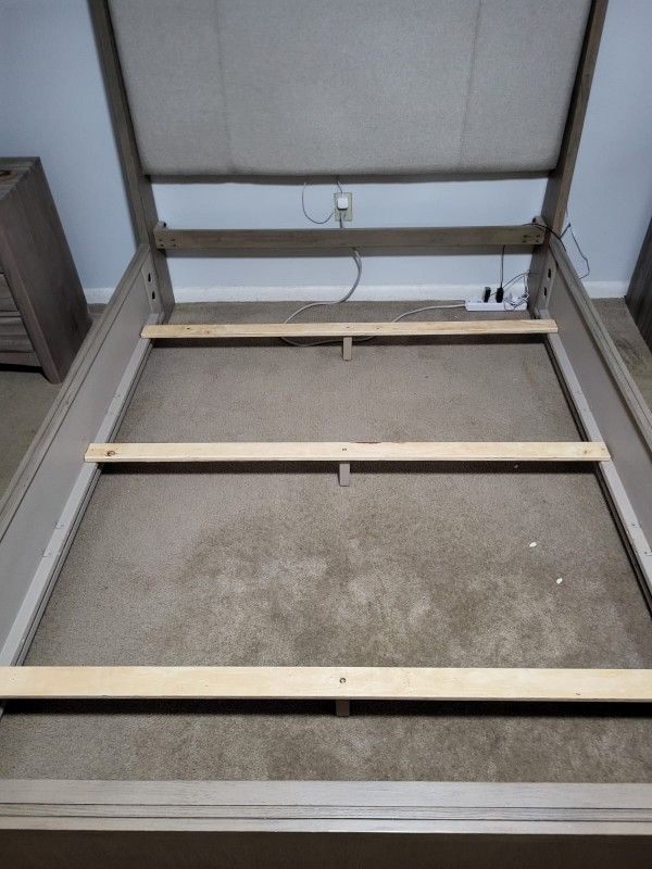 Queen Bed Like New Bought At City Furniture Less Than a Year Ago With 12