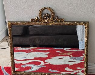 Vintage Gold Ornate Laurel Wreath Wall Mirror 
25.8 inchesHeight
31.75 inches long.