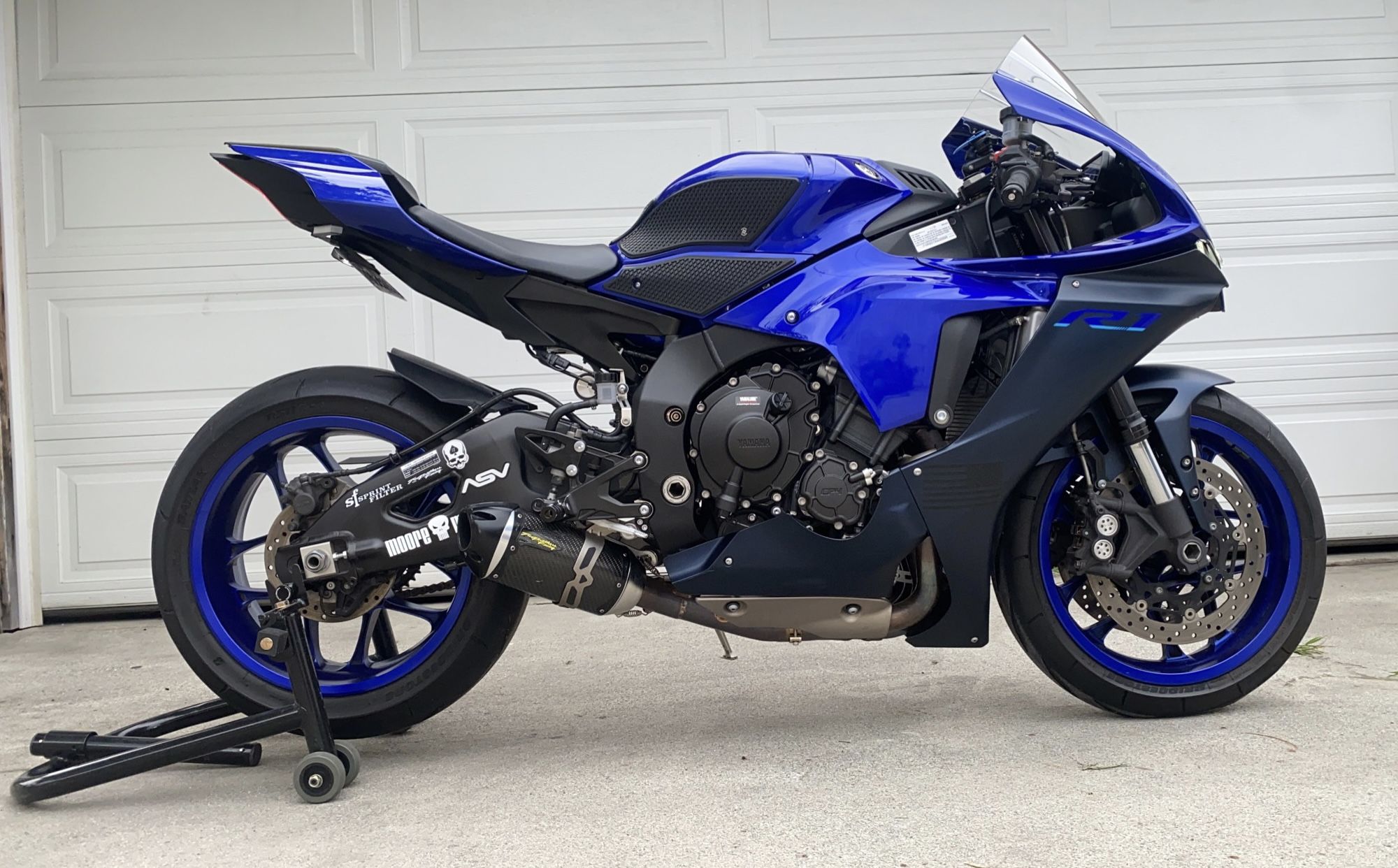 Yamaha R1 2022