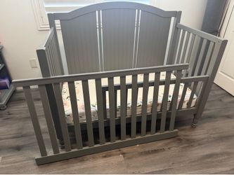 Pottery Barn Catalina 3-in-1 Crib Toddler Bed and mattress