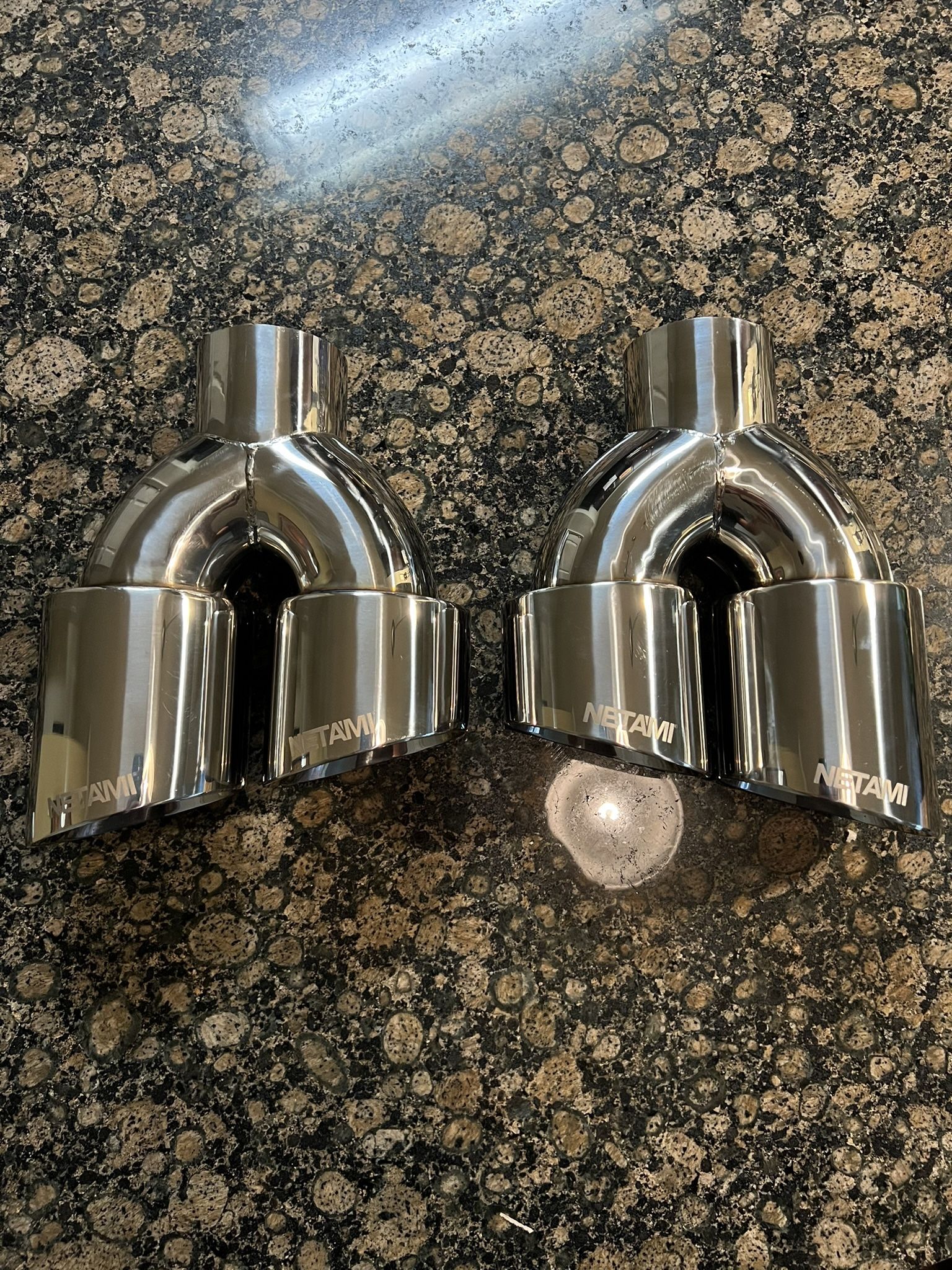 Dual staggered exhaust tips 3” to 4”