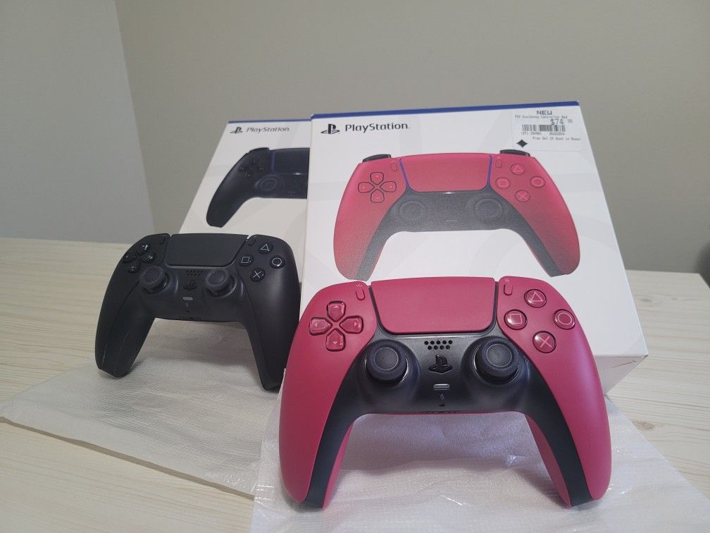 2 Ps5 Controllers