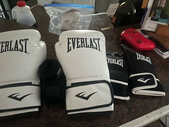 Boxing gear set Boxing gear set (250$ in gear NEVER WORN)