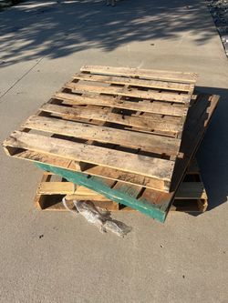 Free wooden pallets