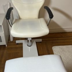 Pedicure Chair with Footrest